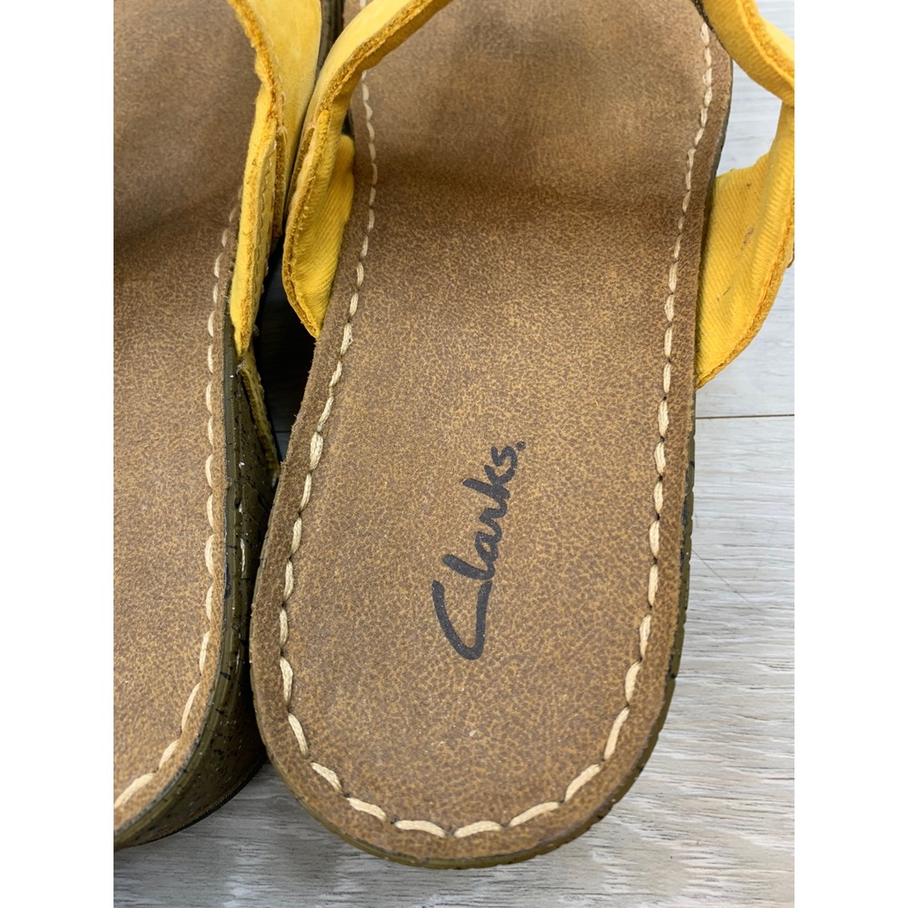 Clarks Women's 8.5 Yellow Leather Thong Wedge Sandals Comfort Casual Shoes - Picture 7 of 11